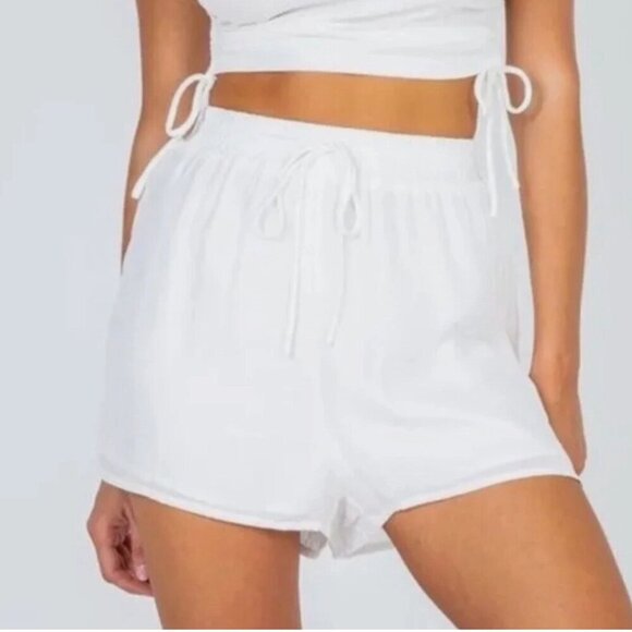 Princess Polly Pants - NWOT Princess Polly White High Rise Drawstring Waist Soft Shorts | US Size 4